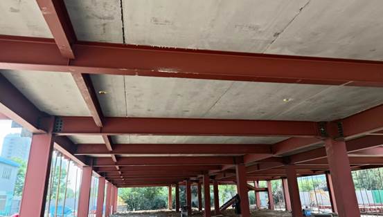 餐厅外的招牌低可信度描述已自动生成